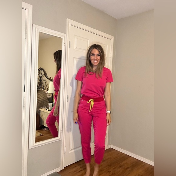 Figs Tops - Figs Catarina One Pocket Top shocking pink XS